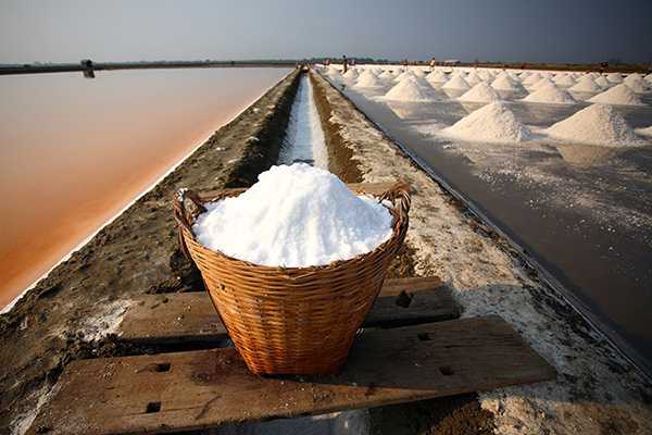 Для чего используется соль и сколько ее нужно для поддержания здорового организма