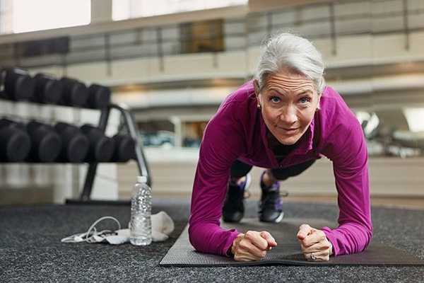 Фитнес после пятидесяти: советы по здоровым упражнениям для начала
