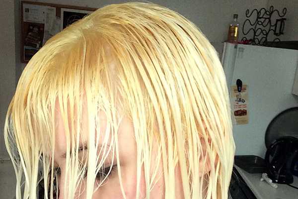 Почему осветленные волосы желтеют